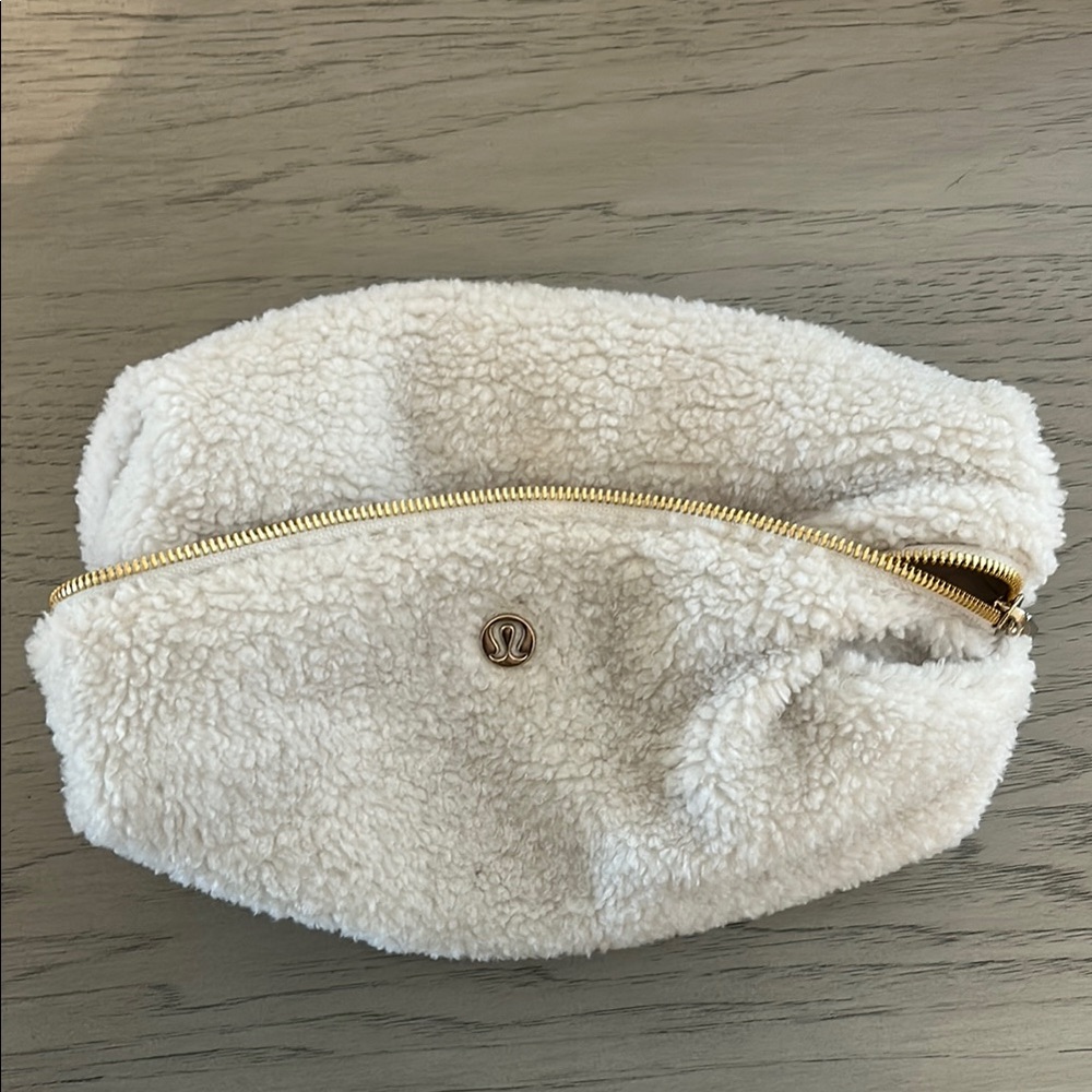 lululemon athletica White Sherpa Bag